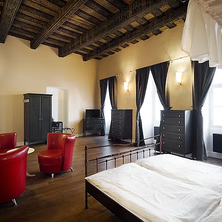 U Tří Bubnů Hotel 3*