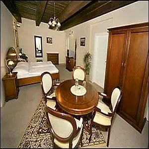 U Tri Bubnu Hotell 3*
